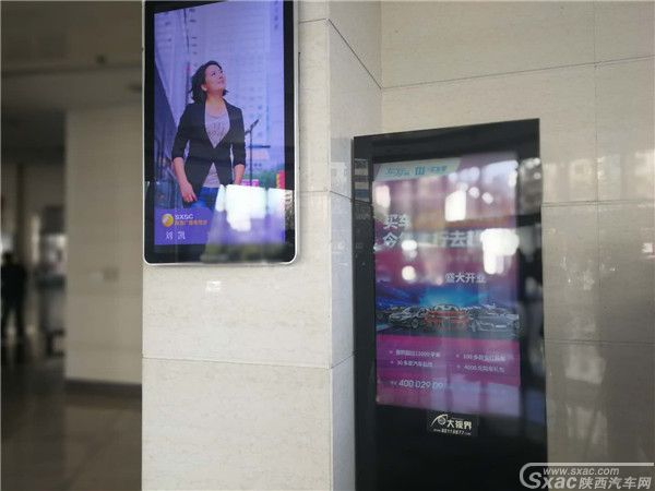 西安人快被这个广告牌惊呆了 送500元油卡和4000元礼包?