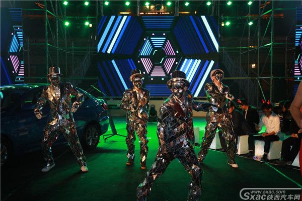 长安逸动家族双车上市 越级“质”造 演绎魅享传奇