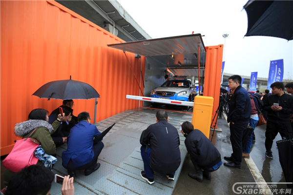西北地区首座换电站落成 出租车开启"换电"模式