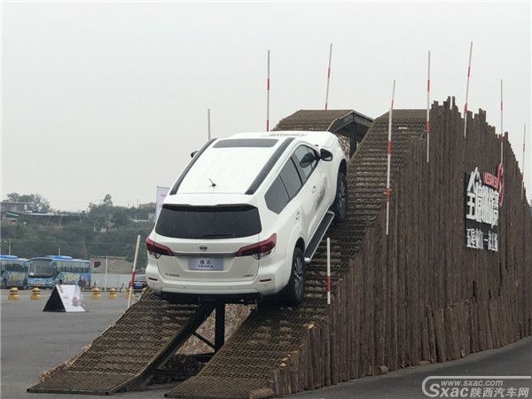 NISSAN全境挑战赛high翻乐华城