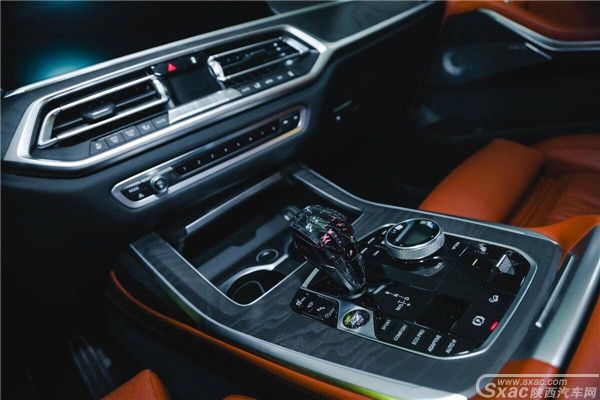 豪华深入细节 创新BMWX7西安荣耀上市